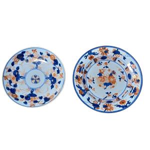Deux assiettes chinoises, style Imari, époque Kangxi, XVIIe-XVIIIe siècles