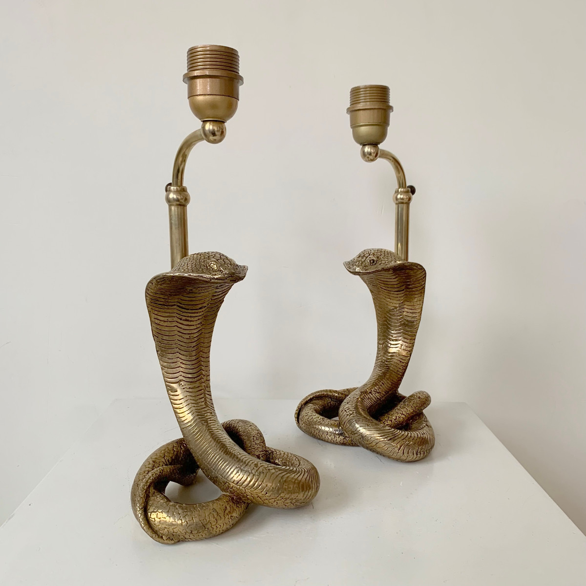 Paire de lampes Cobra en laiton, vers 1970, France