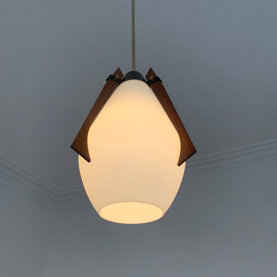 Suspension Opaline, Teck et Laiton, vers1960, Italie.-photo-2