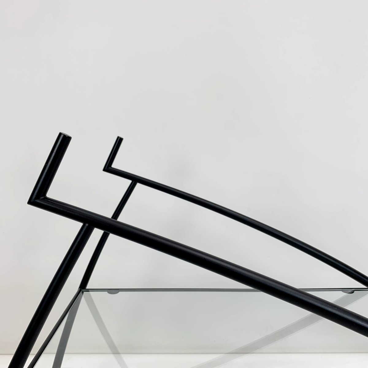 Gilles Derain, Chariot en métal noir et verre pour Lumen circa 1980, France .-photo-3