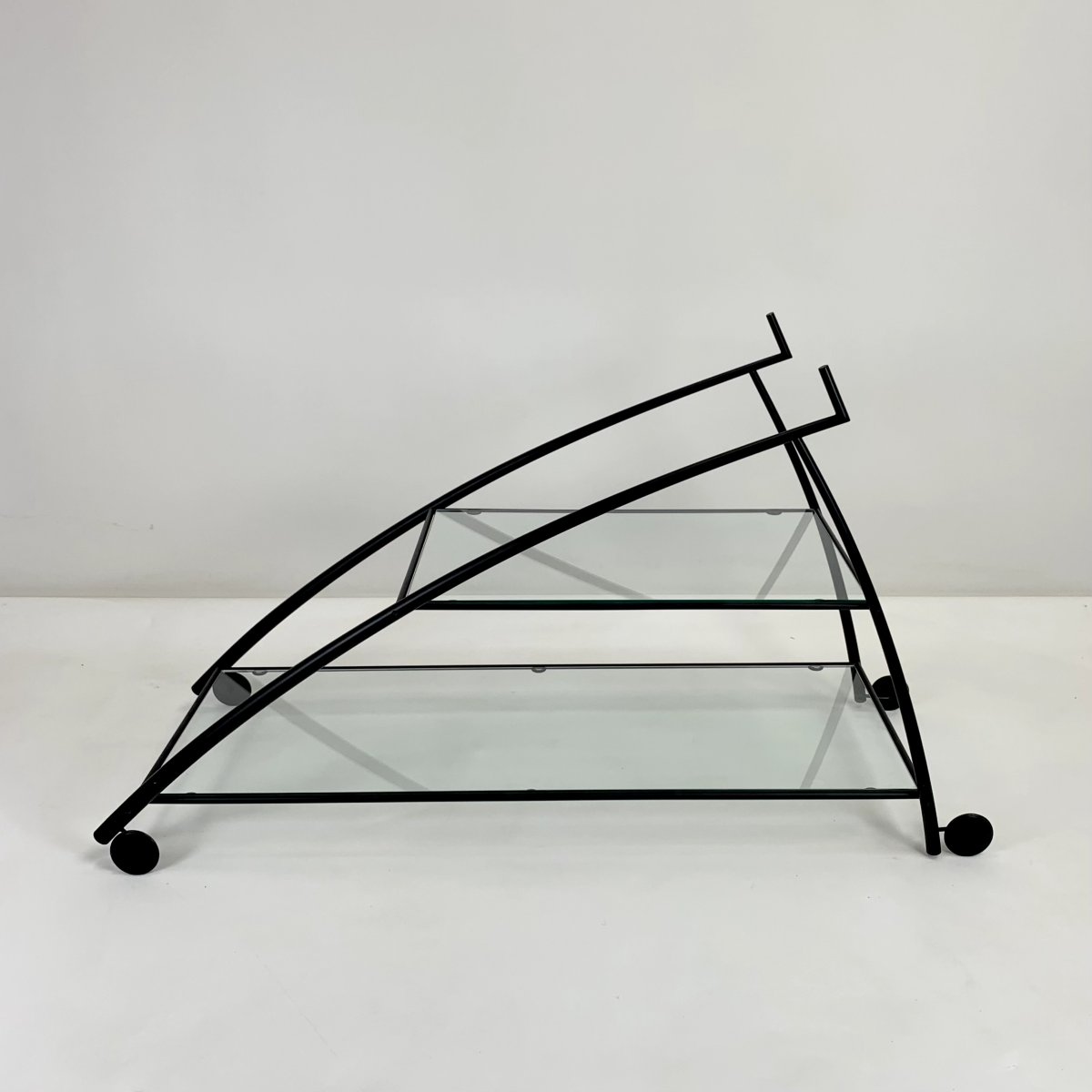 Gilles Derain, Chariot en métal noir et verre pour Lumen circa 1980, France .-photo-4
