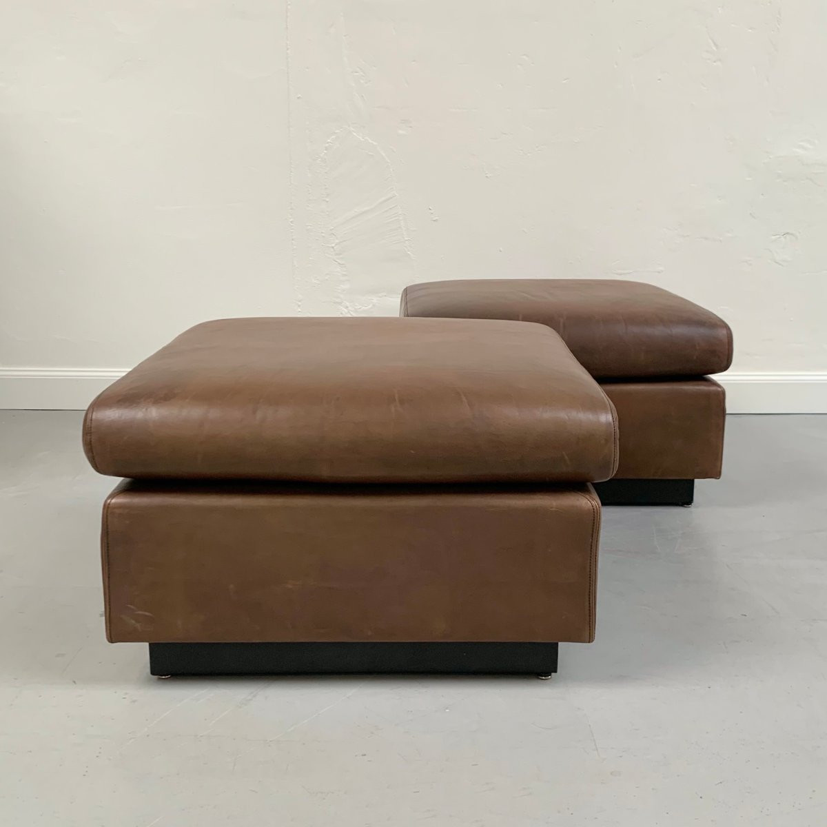 Pair Of Large Brown Leather Poufs By Mobilier International, Circa 1970, France.-photo-4