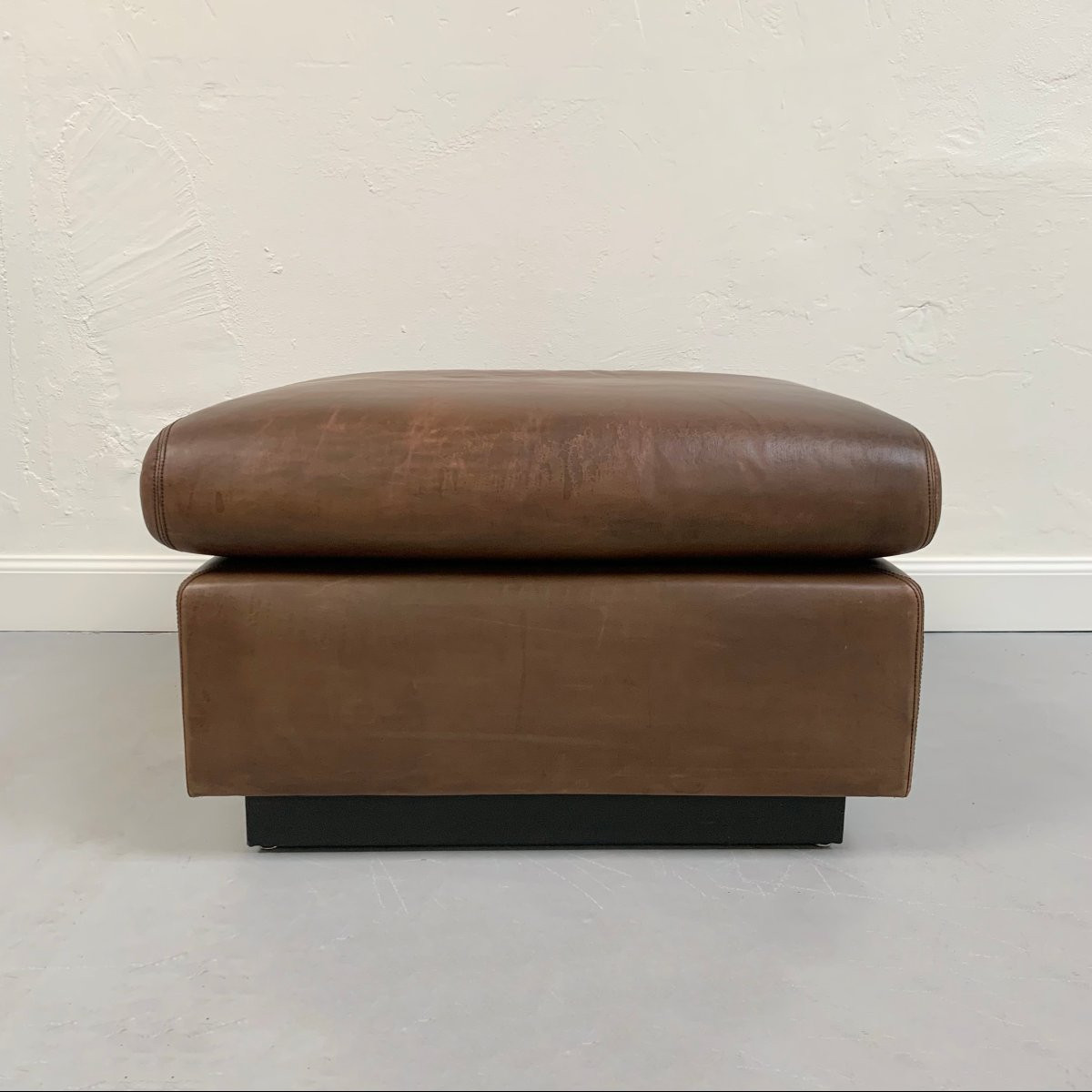Pair Of Large Brown Leather Poufs By Mobilier International, Circa 1970, France.-photo-5