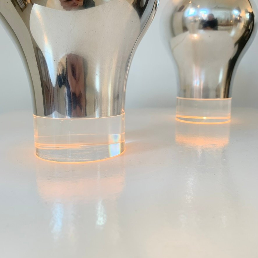 Paire de lampes de bureau signées Christofle, en métal argenté et perspex, vers 1960, France.-photo-3