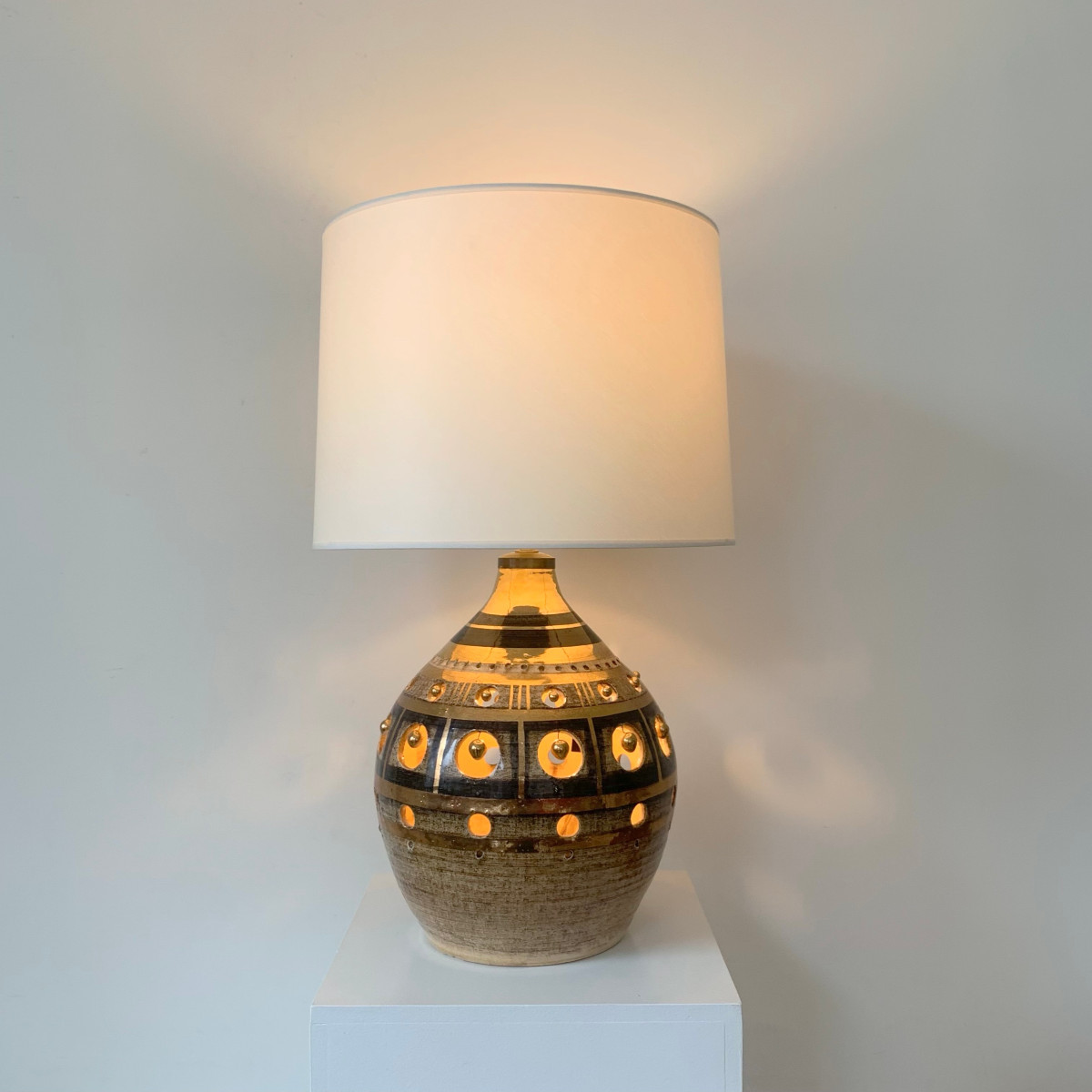 Lampe en céramique or de Georges Pelletier , vers 1970, France.
