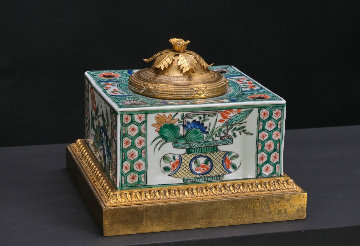 Encrier Néoclassique Doré Au Mercure  Avec Famille Vert Porcelaine, Angleterre Vers 1800