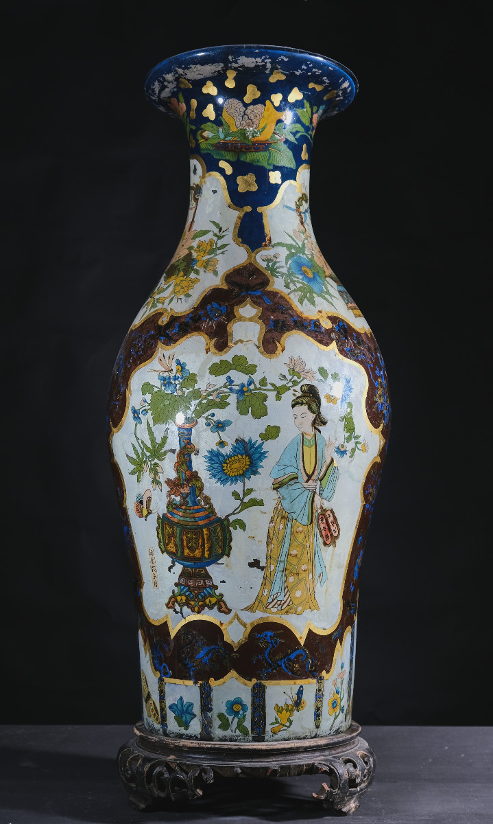 Vase monumental en fixé sous verre avec décor chinois, Piemont début 19e