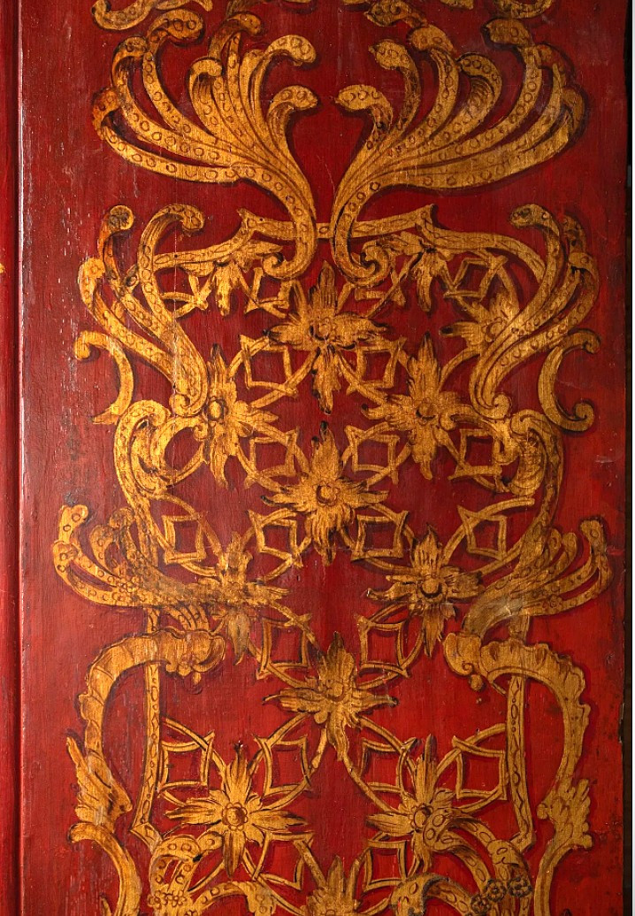 Two-part Red Lacquered Cabinet With Gilt Decorations, Venice Circa 1750-photo-1