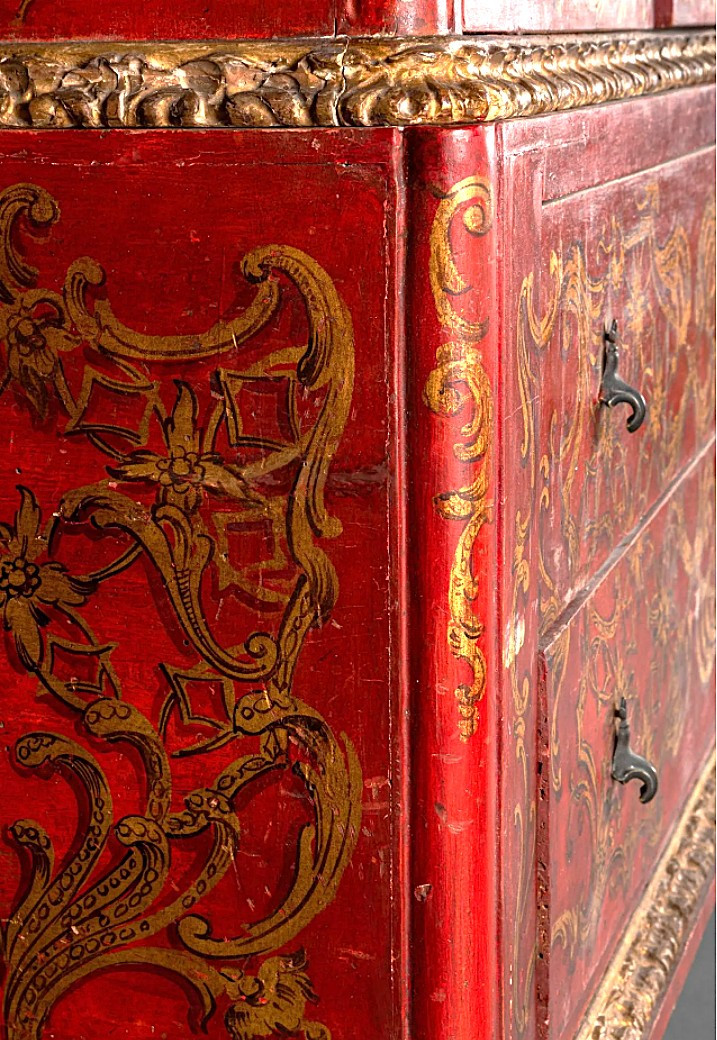 Two-part Red Lacquered Cabinet With Gilt Decorations, Venice Circa 1750-photo-3