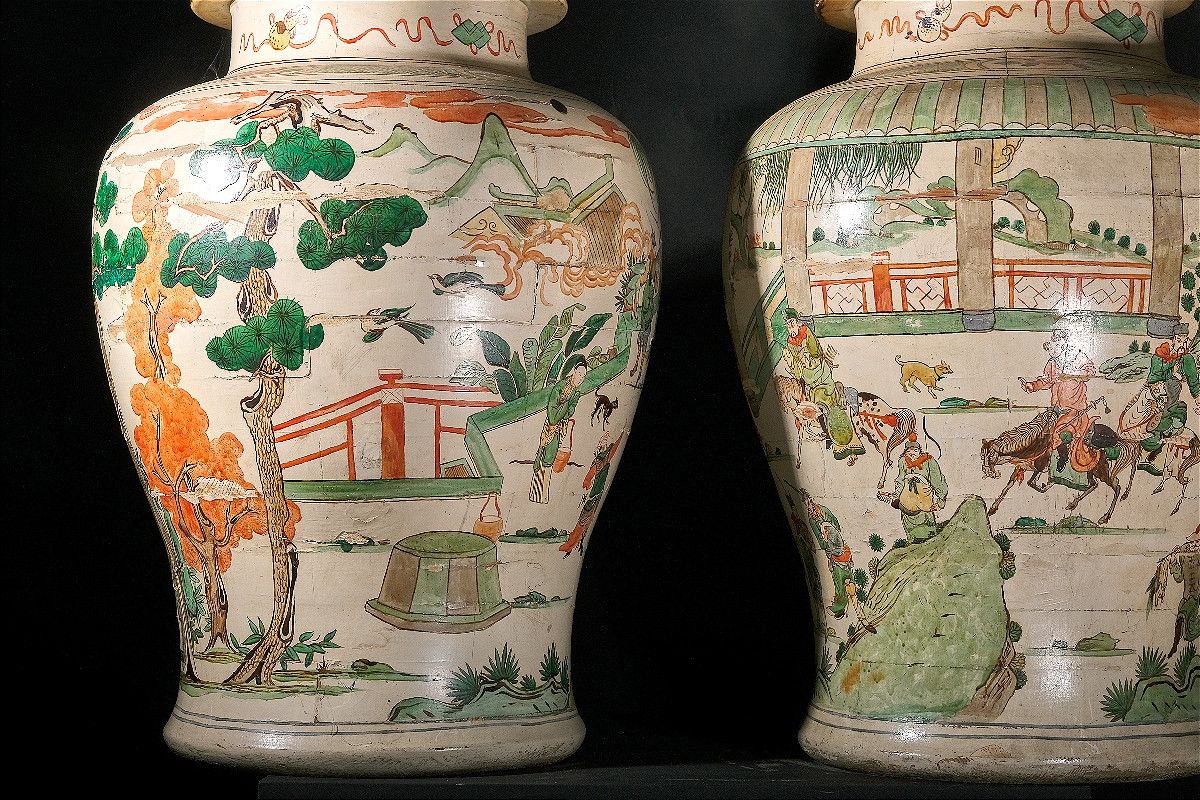 Paire De Grands Vases En Bois Avec Décoration En Laque De Chine "famille Vert", Piemont 19e-photo-4