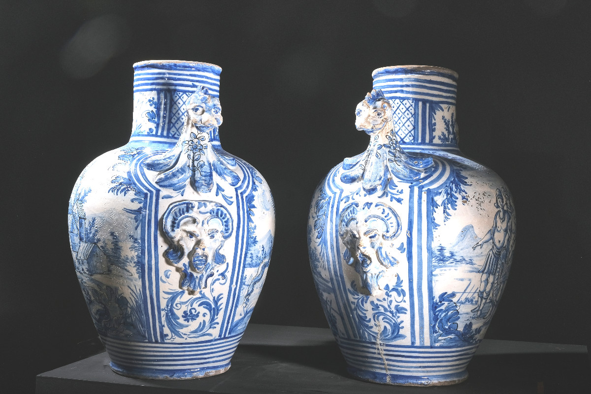 Paire De Vases Importants En Faïence Blanche Et Bleue, Manufacture De Savone, Fin 17e/début 18e-photo-3