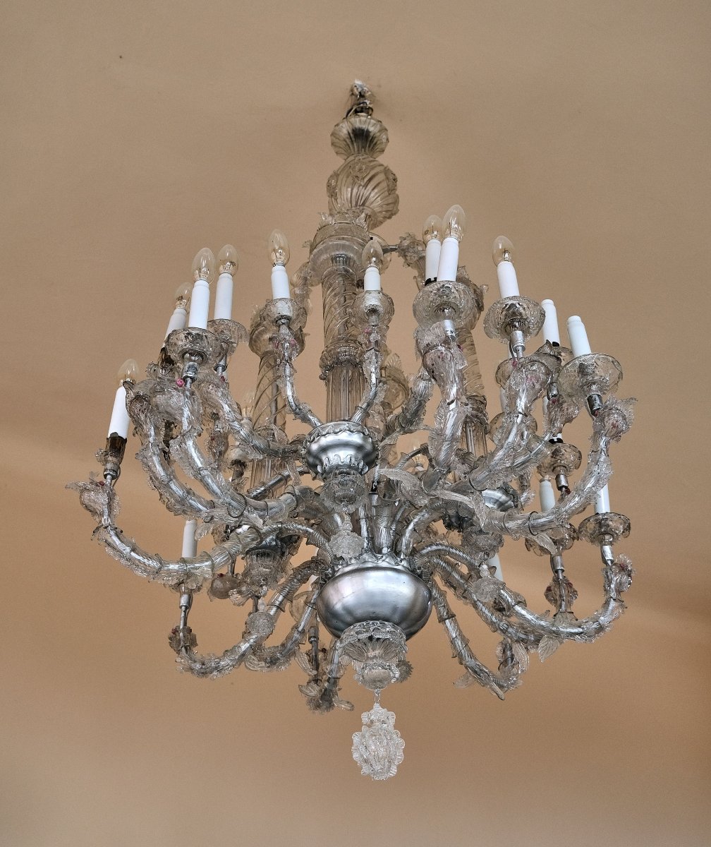 Large Murano Chandelier In White Glass, 18th Century