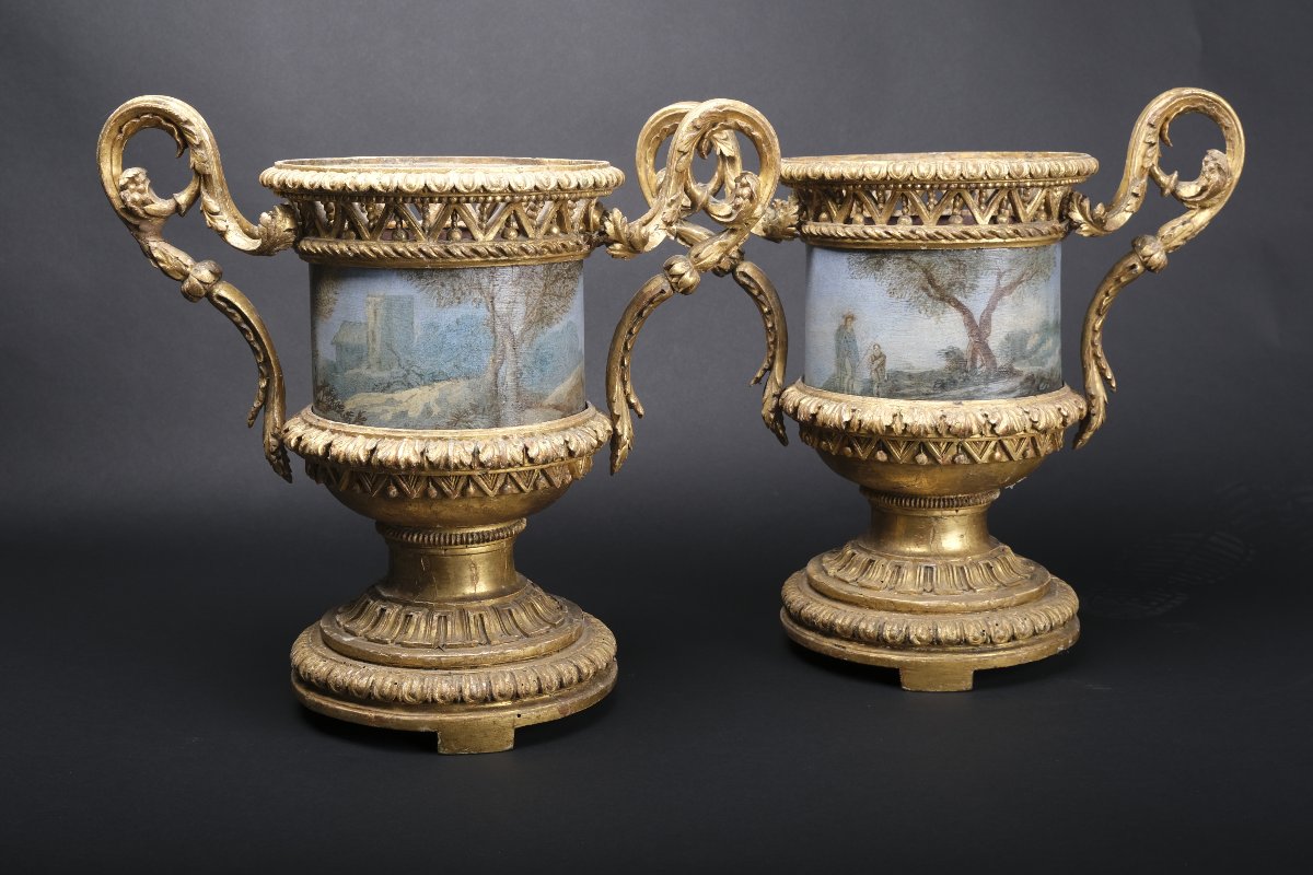 Paire Des Vases Très Rares En Bois Sculpté Et Doré Avec Des Cachepots En Tôle Peint, Rome 1780 -photo-1