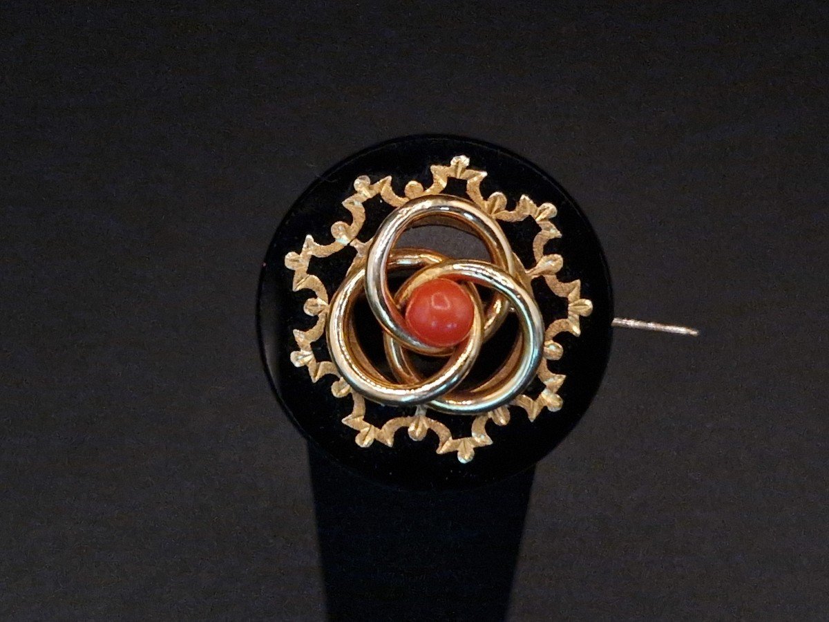 Old Gold Onyx Coral Brooch-photo-2