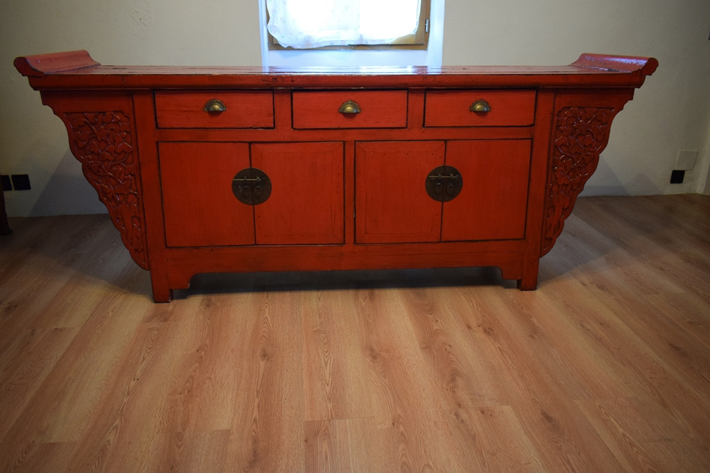 Chinese Pagoda-shaped Sideboard In Red Lacquer, From The Early 20th Century.