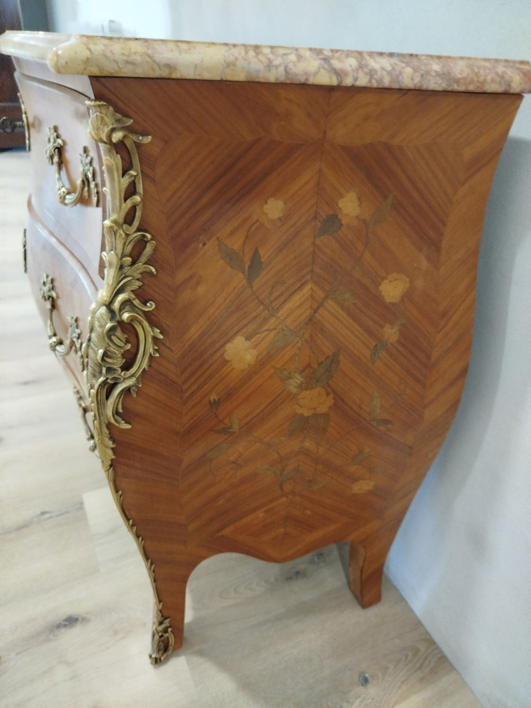 Commode Louis XV galbée en bois de rose-photo-1