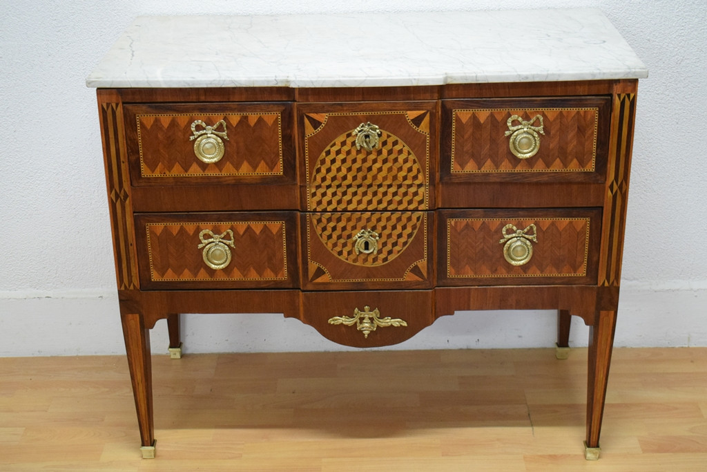 Louis XVI Chest Of Drawers In Marquetry With Geometric Decoration