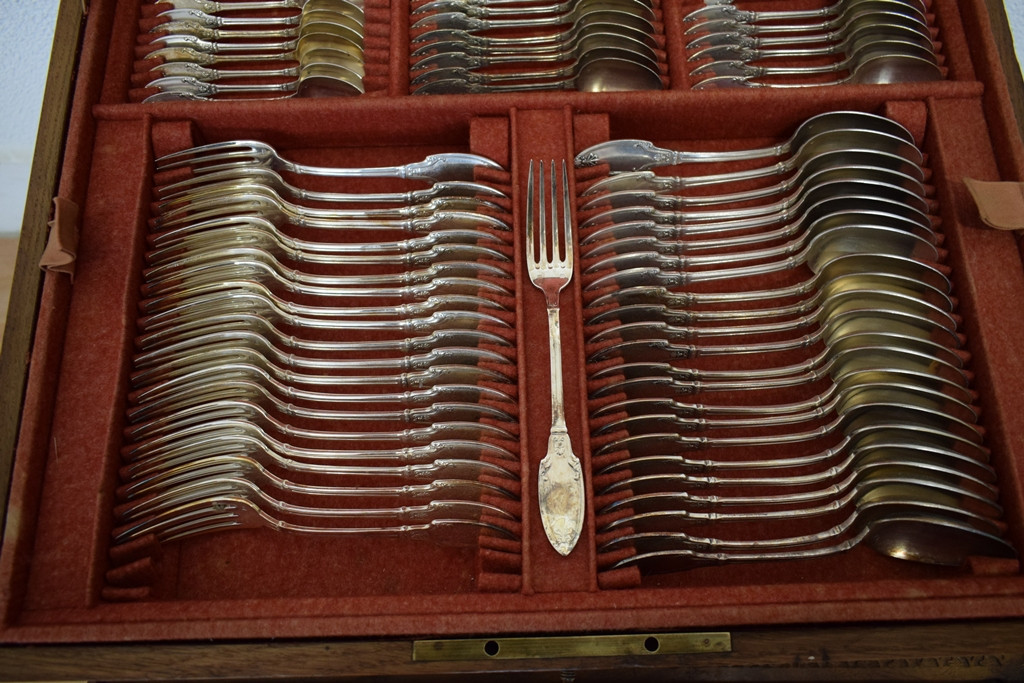 Oak Chest With Silver-plated Metal Cutlery Of 197 Pieces-photo-2