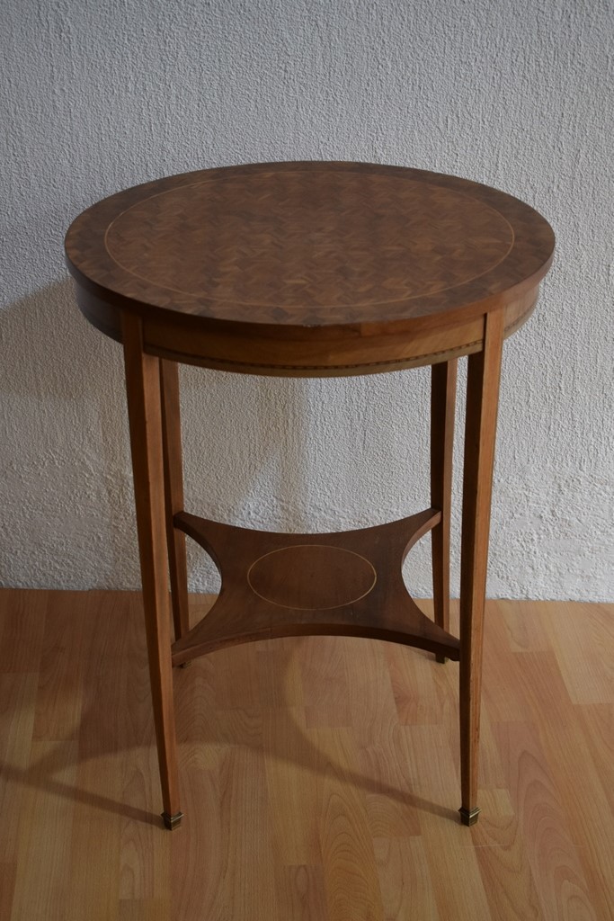 Walnut Pedestal Table With Cube Inlay And Lemon Nets