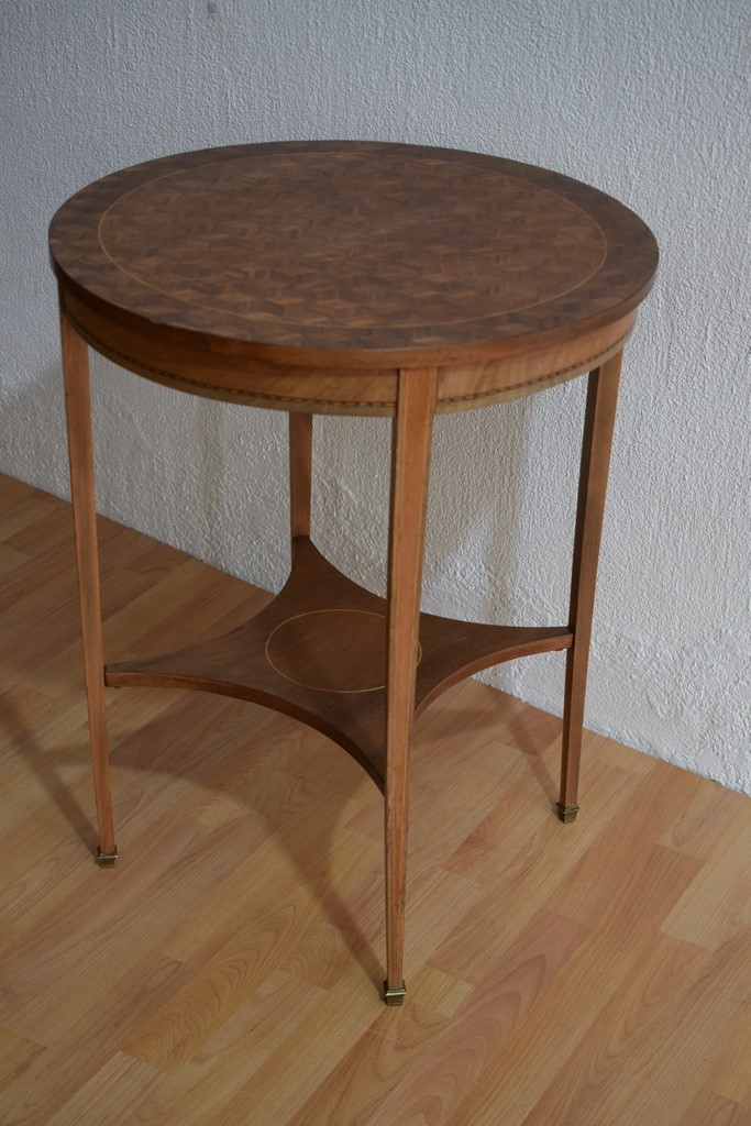 Walnut Pedestal Table With Cube Inlay And Lemon Nets-photo-1