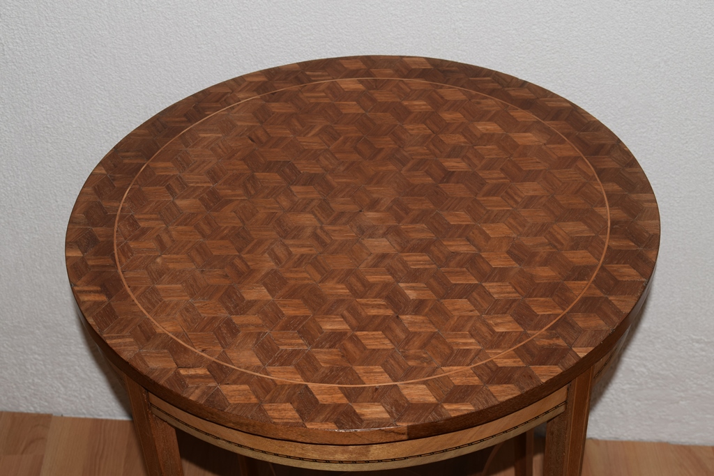 Walnut Pedestal Table With Cube Inlay And Lemon Nets-photo-2
