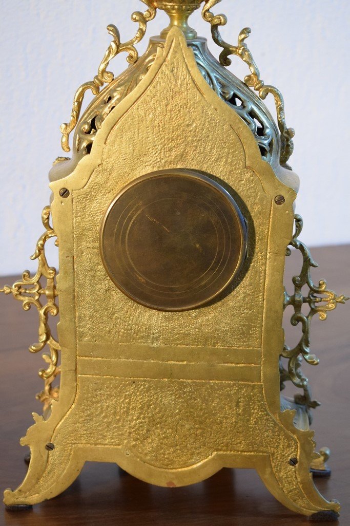 Pendule En Bronze De Style Gothique.   -photo-1
