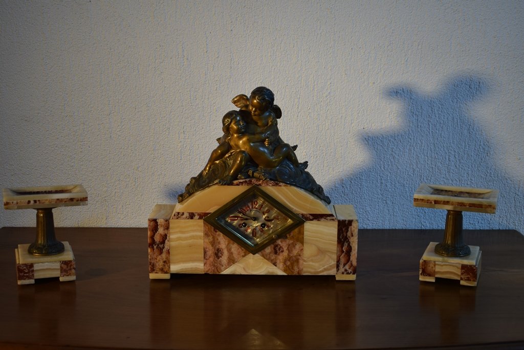 Pendule En Onyx Et  Marbre. 