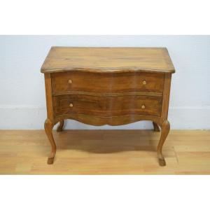Petite commode Louis XV rustique en noyer 