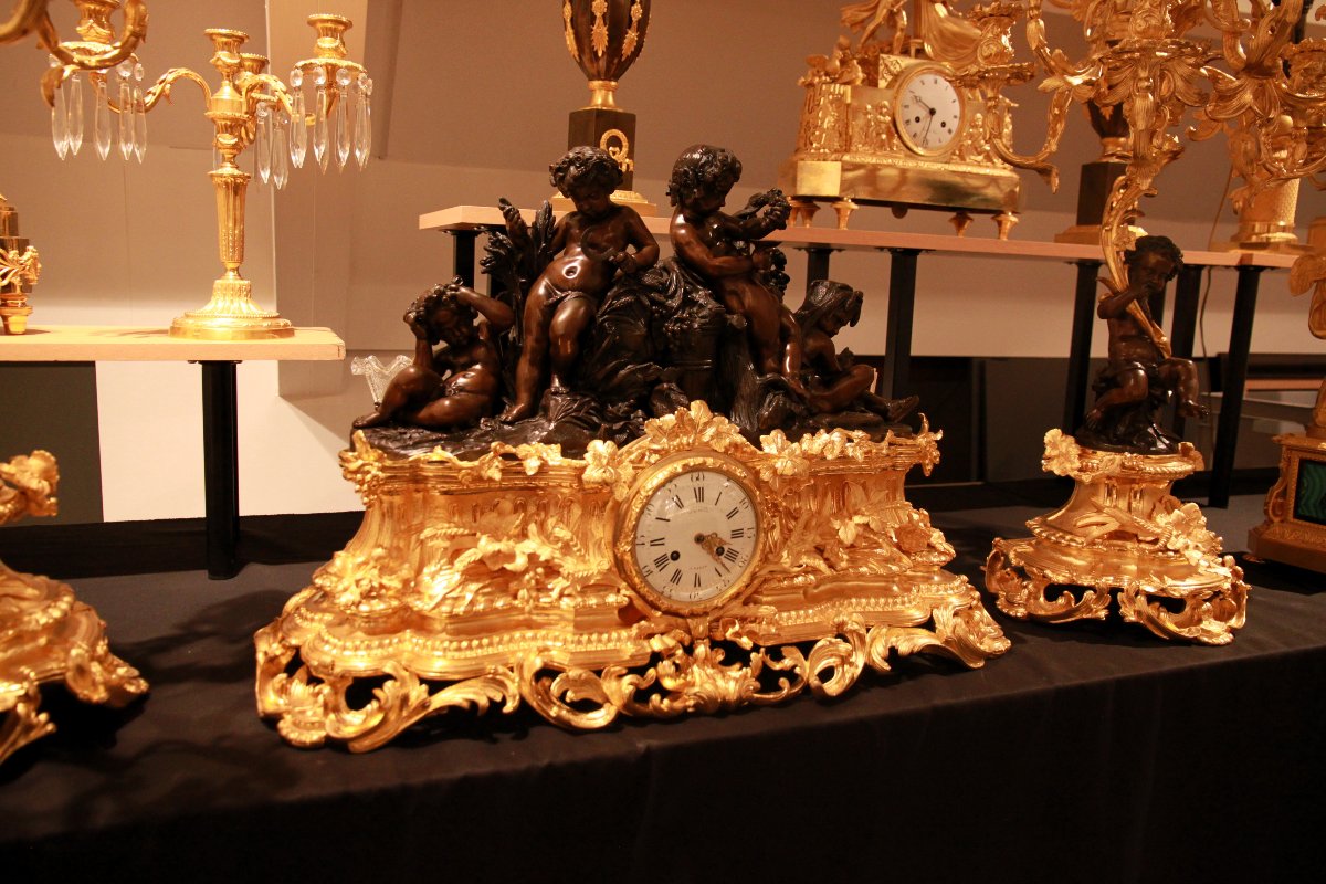 Large Pendulum Clock And Set Of Very Fine Quality And Signed Candlesticks.-photo-3