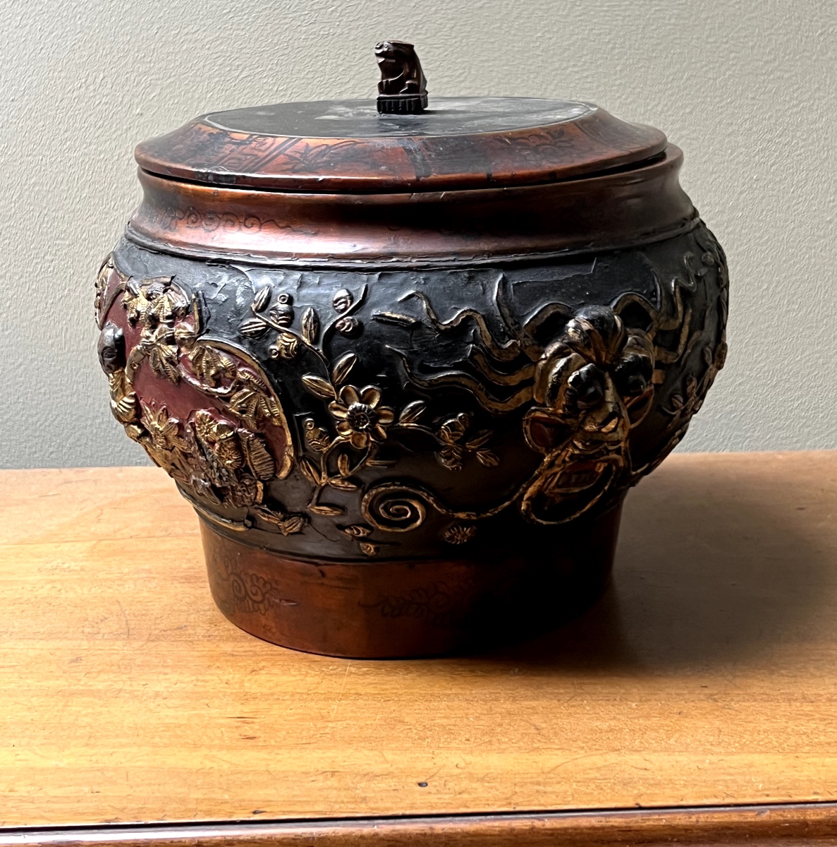 China, Late 19th Century - Carved And Lacquered Wooden Box-photo-2