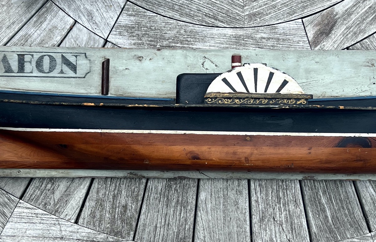 Demi coque de bateau en bois sculpté et patiné représentant à bateau à vapeur dénommé SIMEON-photo-2