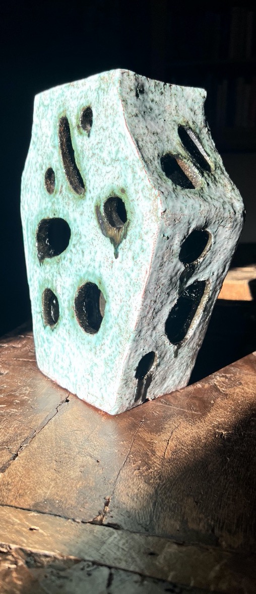 vase en céramique émaillé de style Brutaliste  forme facetté atelier PIA MANU Jules Dewaele -photo-2