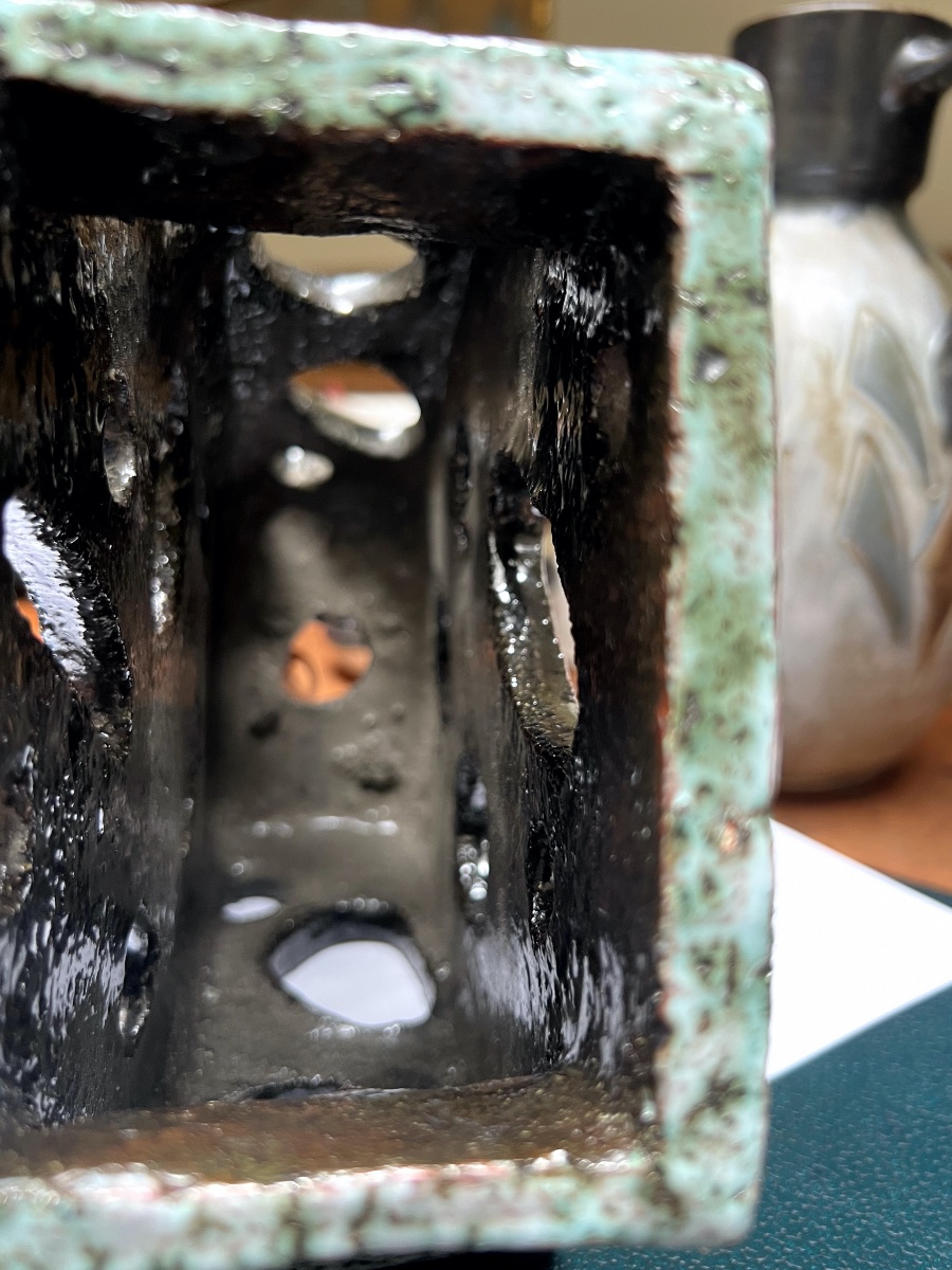 vase en céramique émaillé de style Brutaliste  forme facetté atelier PIA MANU Jules Dewaele -photo-1