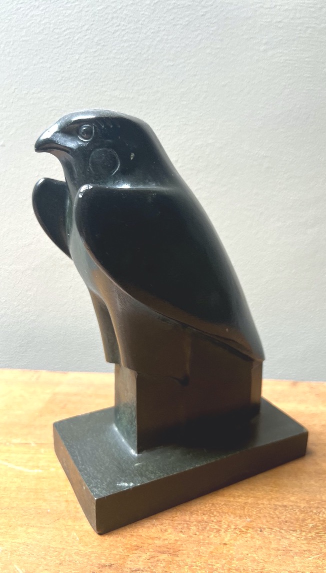 sculpture en bronze représentant un aigle -photo-2