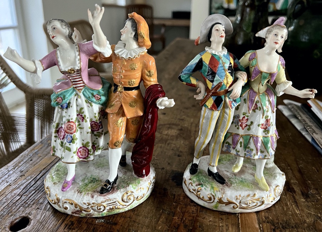 paire de figurines en porcelaine de Vienne polychrome fin XVIIIe (accidents)