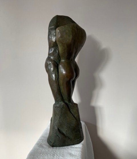Sculpture En Bronze à Patine Verte Représentant Un Couple Enlacé-photo-1