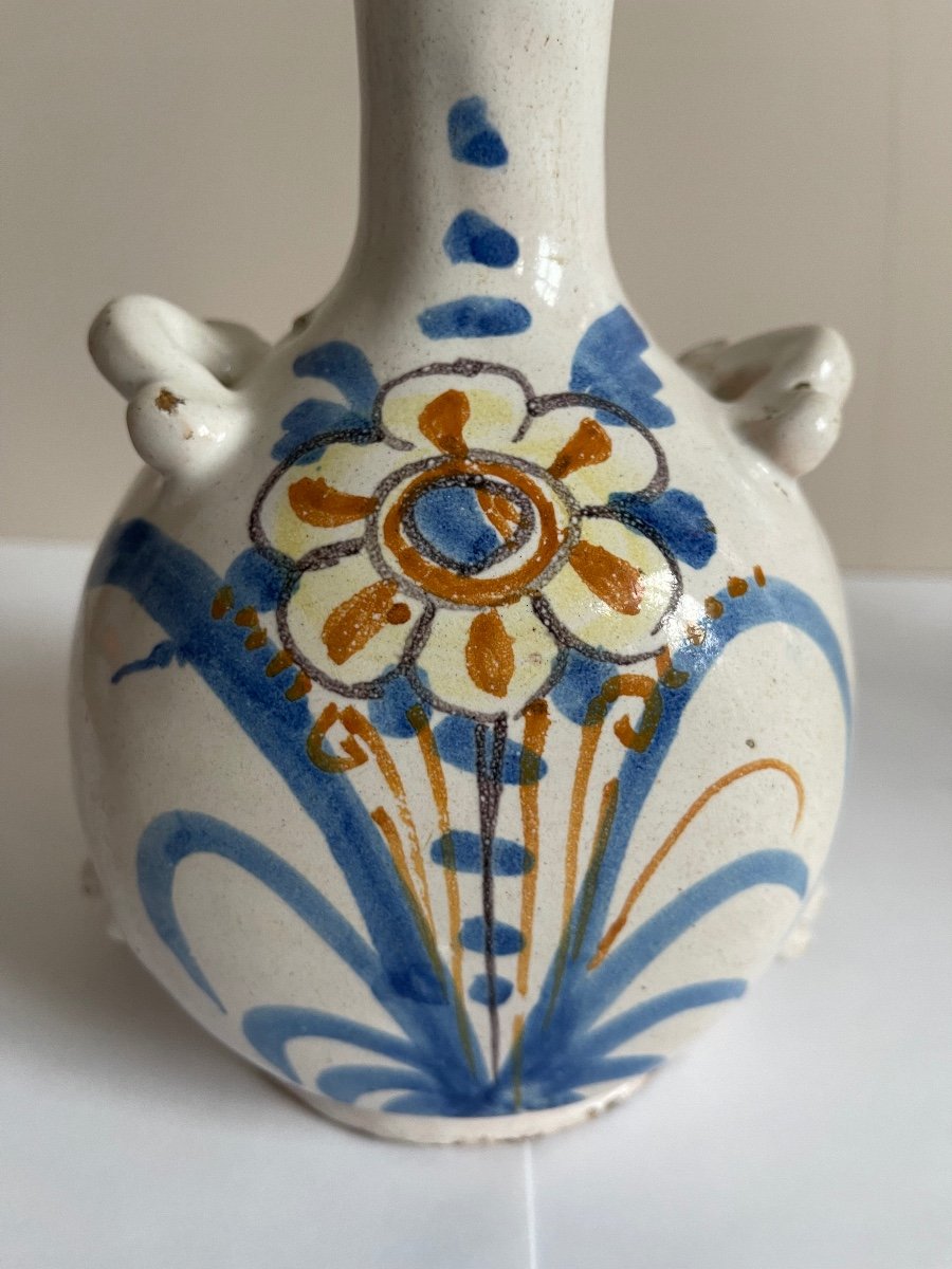 LE CROISIC fin  XVIIè - Gourde en faïence à décor polychrome  d'une fleurette -photo-1