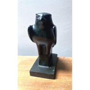 sculpture en bronze représentant un aigle 