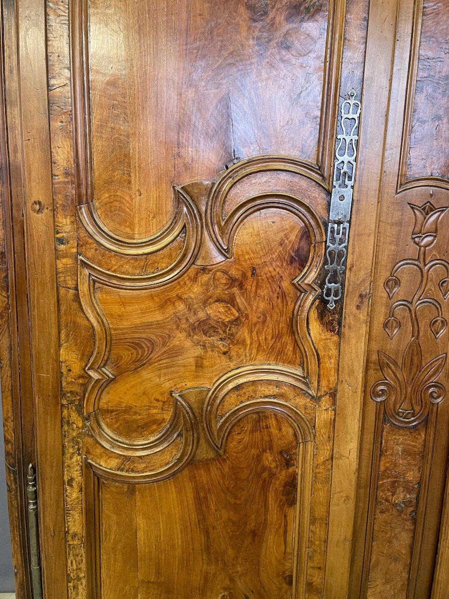 Armoire Bressane En Noyer Et Loupe De Frêne Vers 1850-photo-1