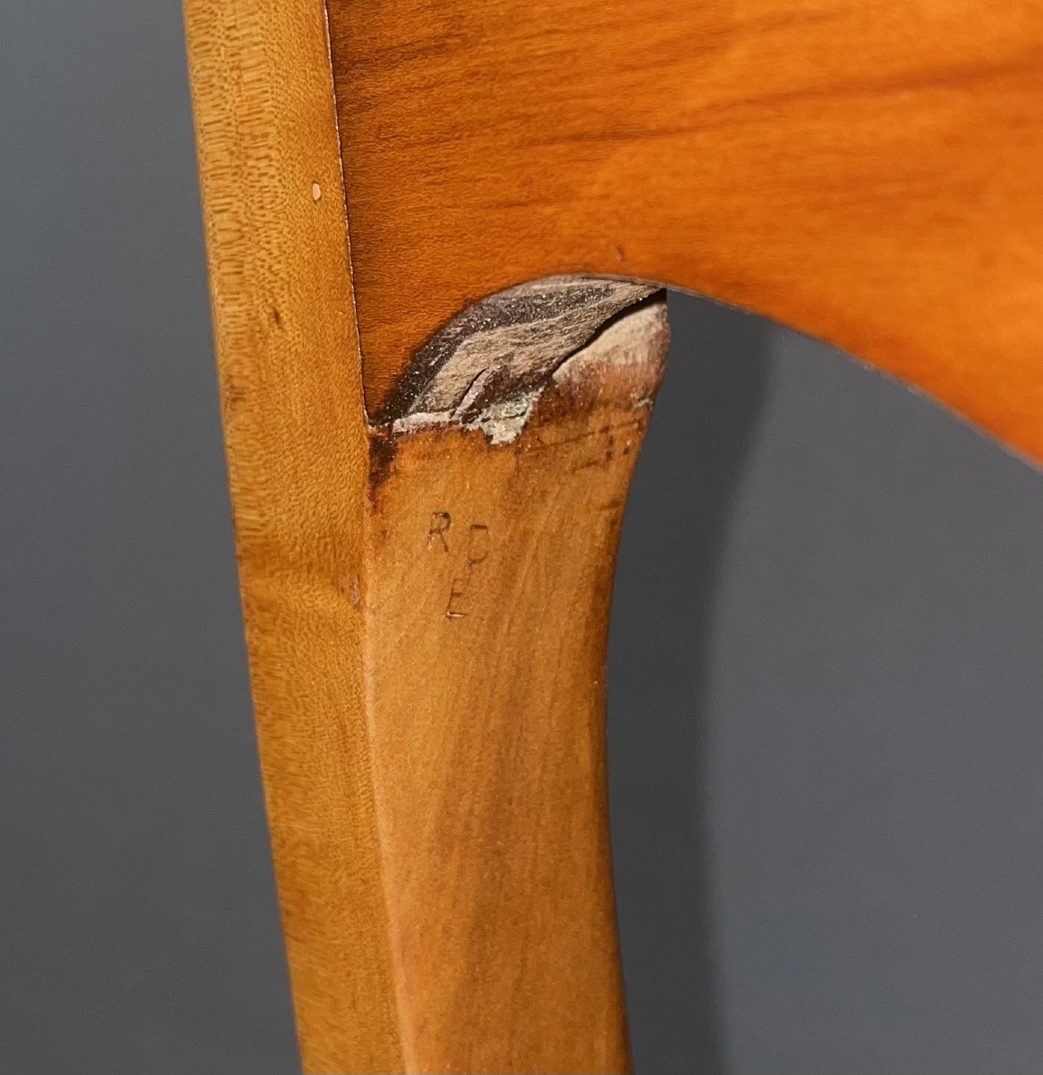 Table d'appoint ou chevet d'époque Louis XV en merisier -photo-1