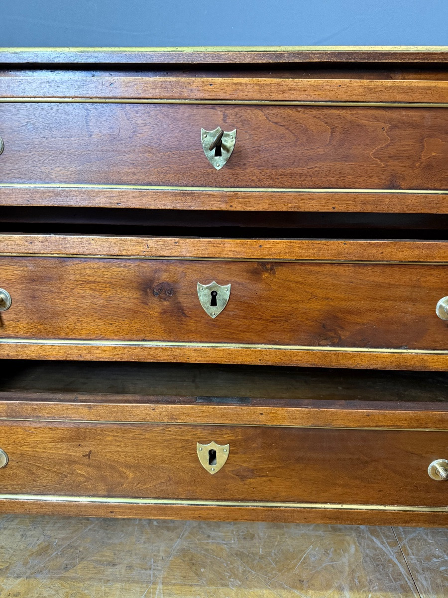Commode Louis XVI en Noyer, Hêtre et laiton -photo-3