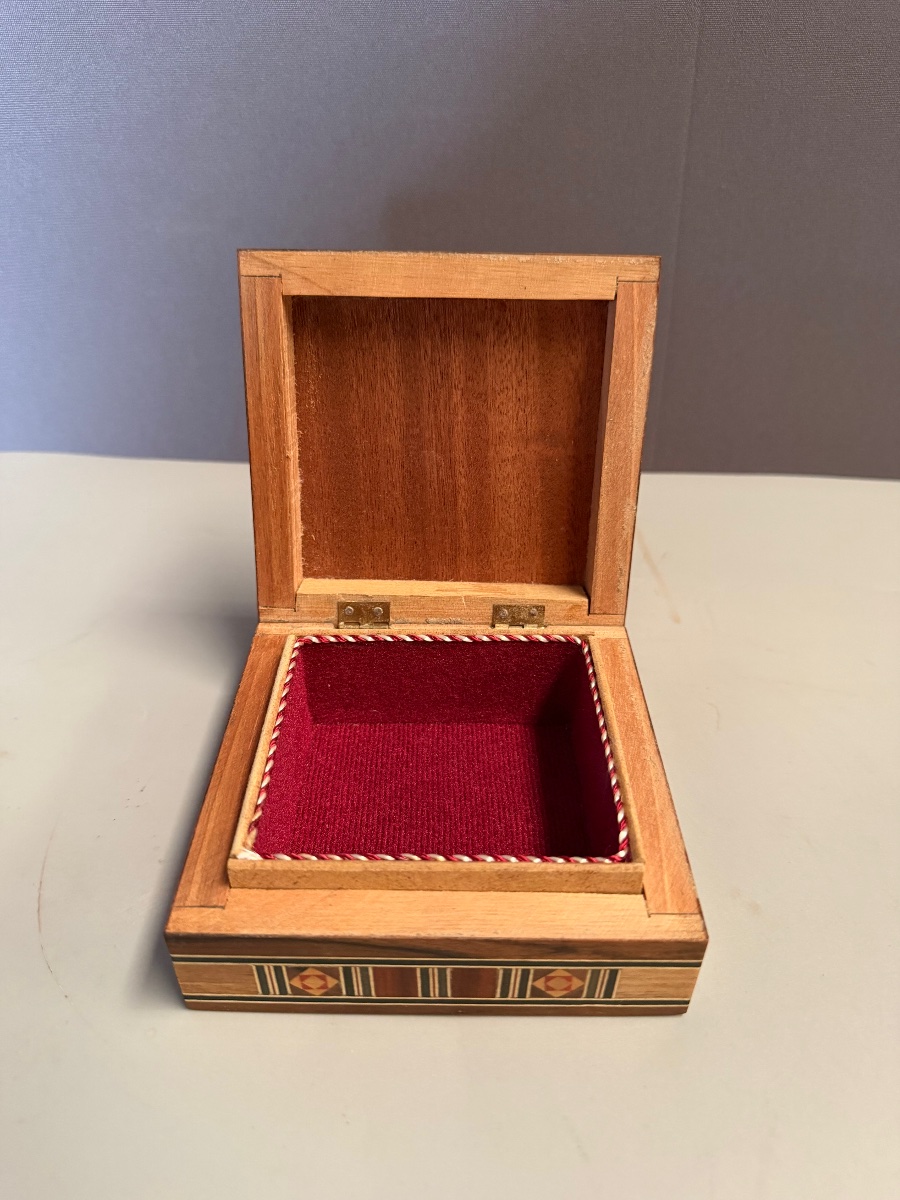 Syrian Box With Marquetry And Mother-of-pearl Inlay -photo-3