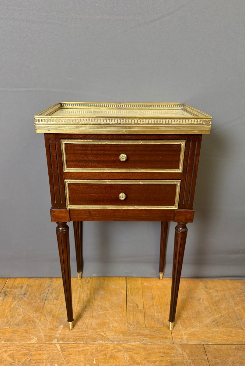 Chevet de style Louis XVI en acajou