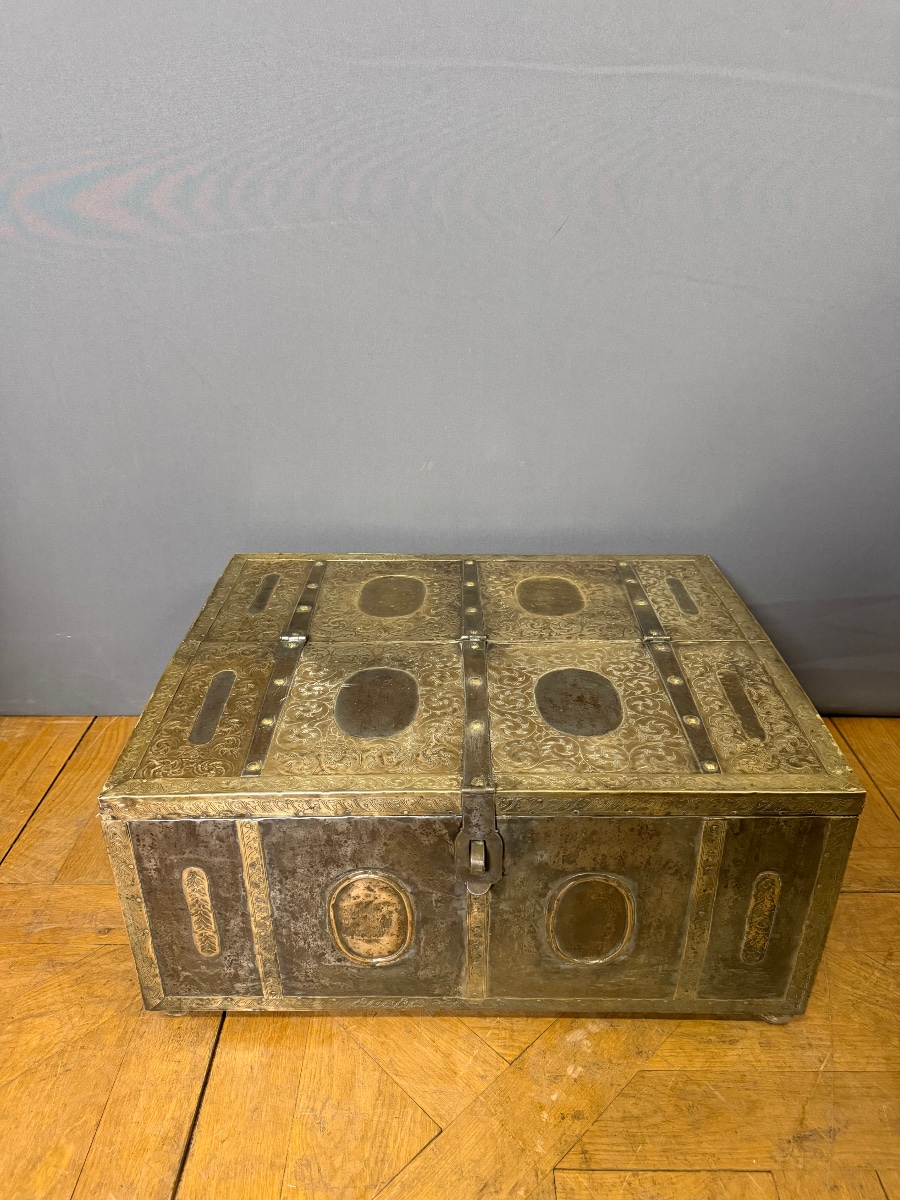 Coffre en Bois, Laiton et Metal 
