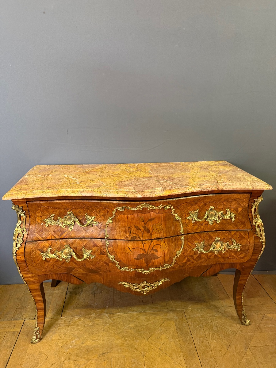 Commode Sauteuse Louis XV en boise de rose 