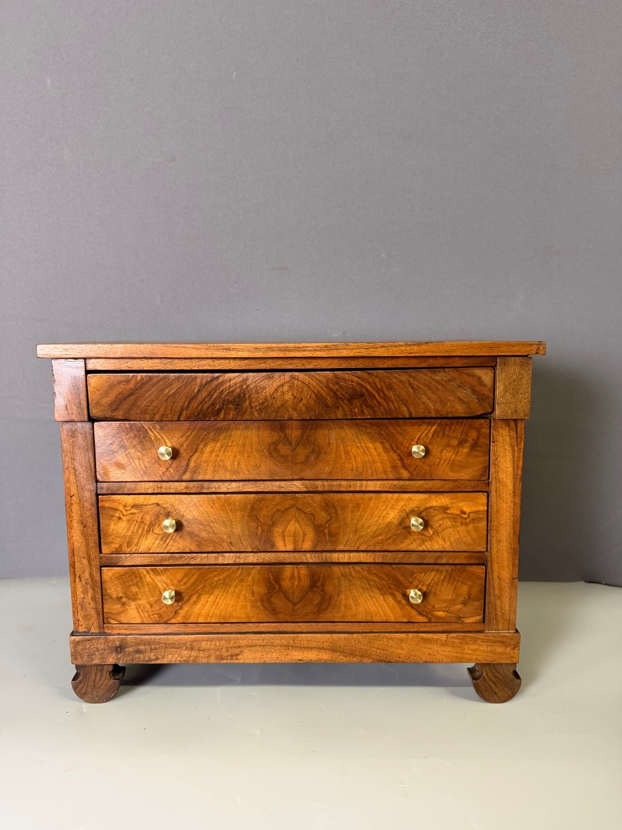Commode de Maitrise Restauration En Noyer