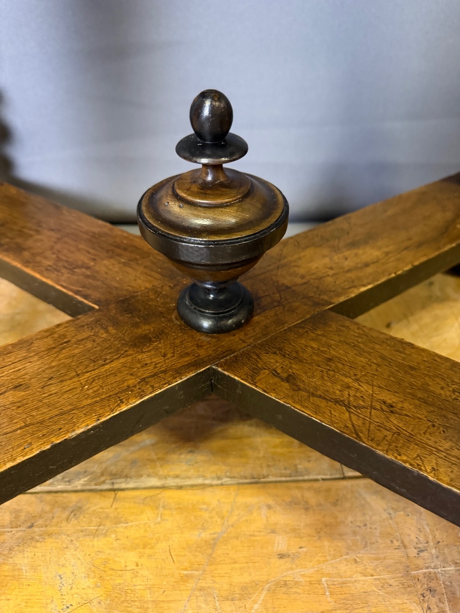 Louis XIII Table In Walnut -photo-4