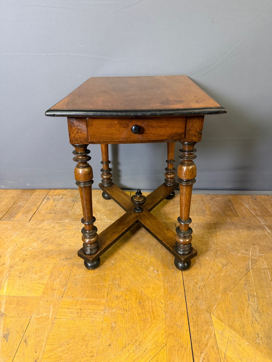 Louis XIII Table In Walnut -photo-5
