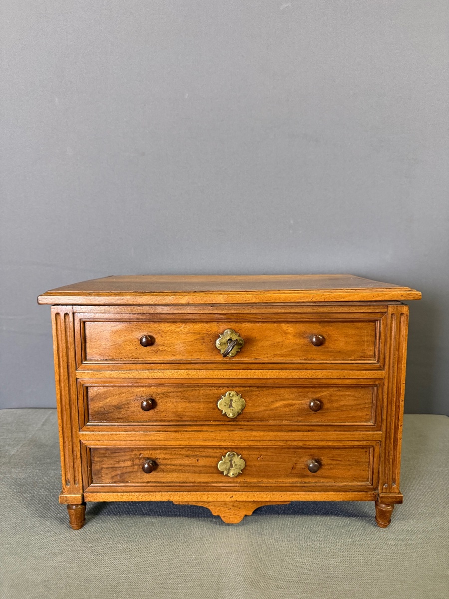 Commode coffre de maîtrise en Noyer