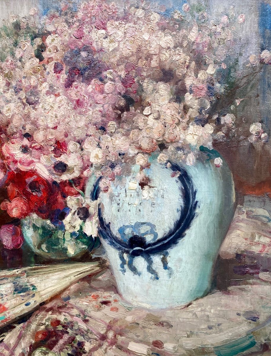 Fernand Toussaint (1873 – 1956) - '  Nature morte avec fleurs dans un vase et éventail pliant '-photo-1